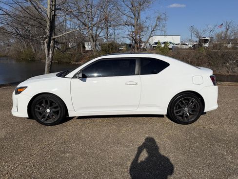 Used 2014 Scion tC image 10