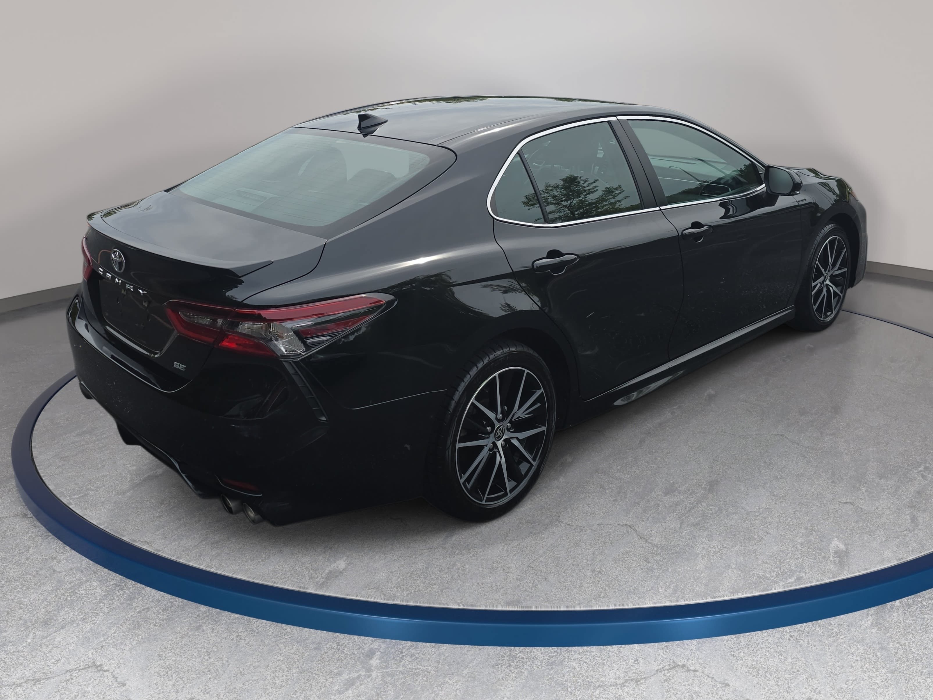 Used 2023 Toyota Camry SE FWD image 5