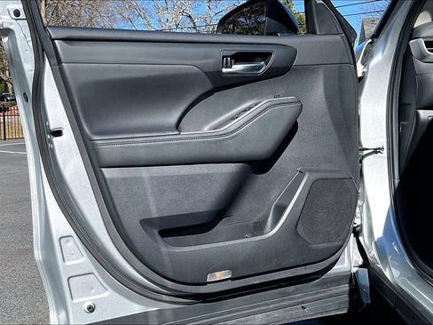 Certified 2024 Toyota Highlander XLE image 21