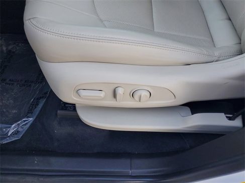 Used 2024 Buick Enclave Essence w/ Experience Buick Package image 13