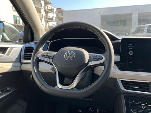 New 2025 Volkswagen Taos SE image 19