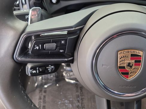 Certified 2023 Porsche Macan AWD/4WD image 16