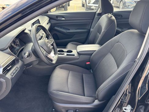 Used 2025 Nissan Altima 2.5 SV FWD image 27