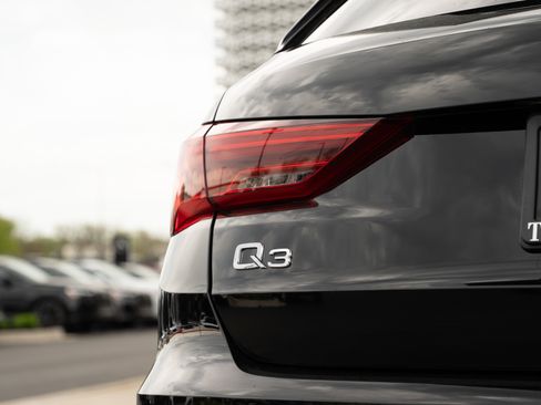 Used 2023 Audi Q3 2.0T Premium Plus image 29