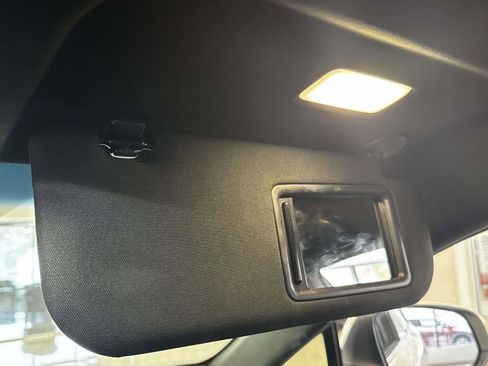 Used 2022 Toyota Venza XLE image 30