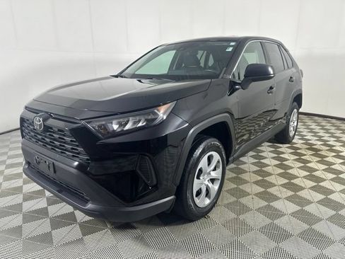 Used 2022 Toyota RAV4 LE AWD/4WD image 3