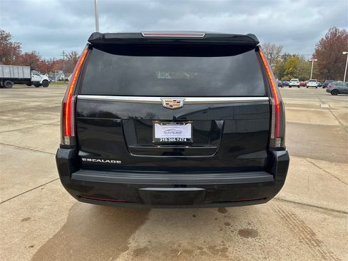 Used 2016 Cadillac Escalade ESV Luxury image 26