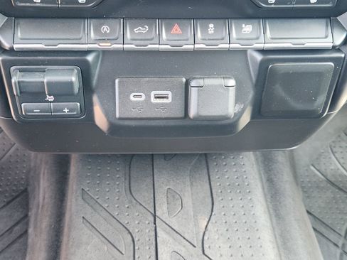 Used 2021 Chevrolet Silverado 1500 LT RWD image 25