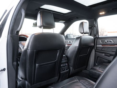 Used 2019 Ford Explorer Platinum image 25