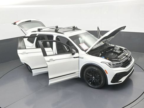 Used 2022 Volkswagen Tiguan SE R-Line image 68