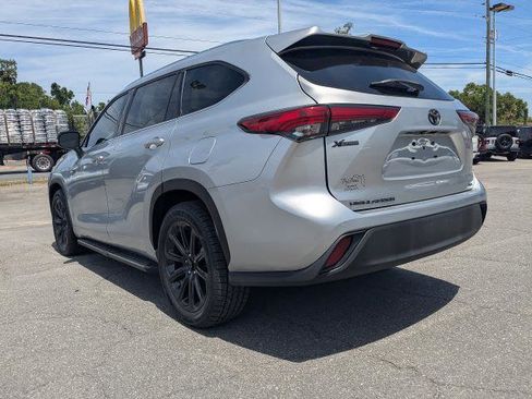 Used 2021 Toyota Highlander XLE FWD image 6