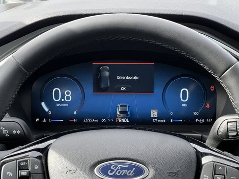 Certified 2025 Ford Escape Platinum AWD/4WD image 25