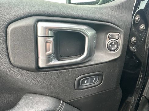 Used 2020 Jeep Wrangler Unlimited Sahara w/ Cold Weather Group AWD/4WD image 16