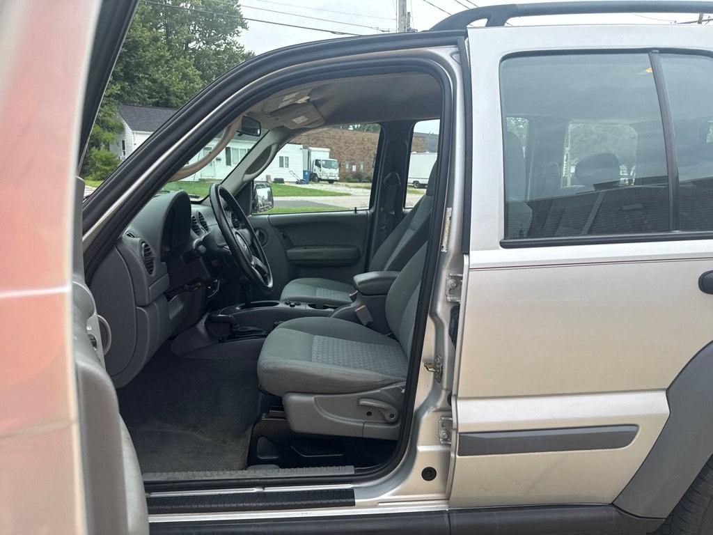 Used 2006 Jeep Liberty Sport AWD/4WD image 11
