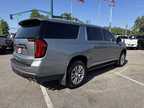 Used 2023 GMC Yukon XL Denali image 3