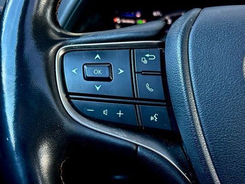 Used 2022 Lexus UX 200 w/ Premium Package image 19