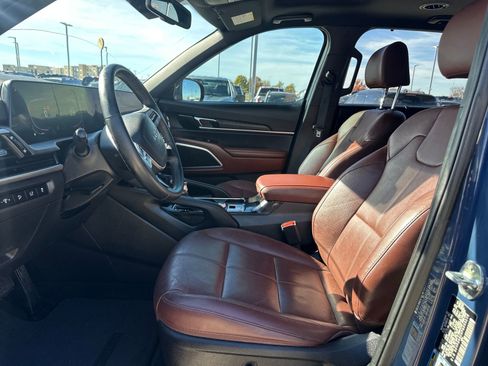 Used 2023 Kia Telluride EX w/ EX Captain's Chair Package image 8