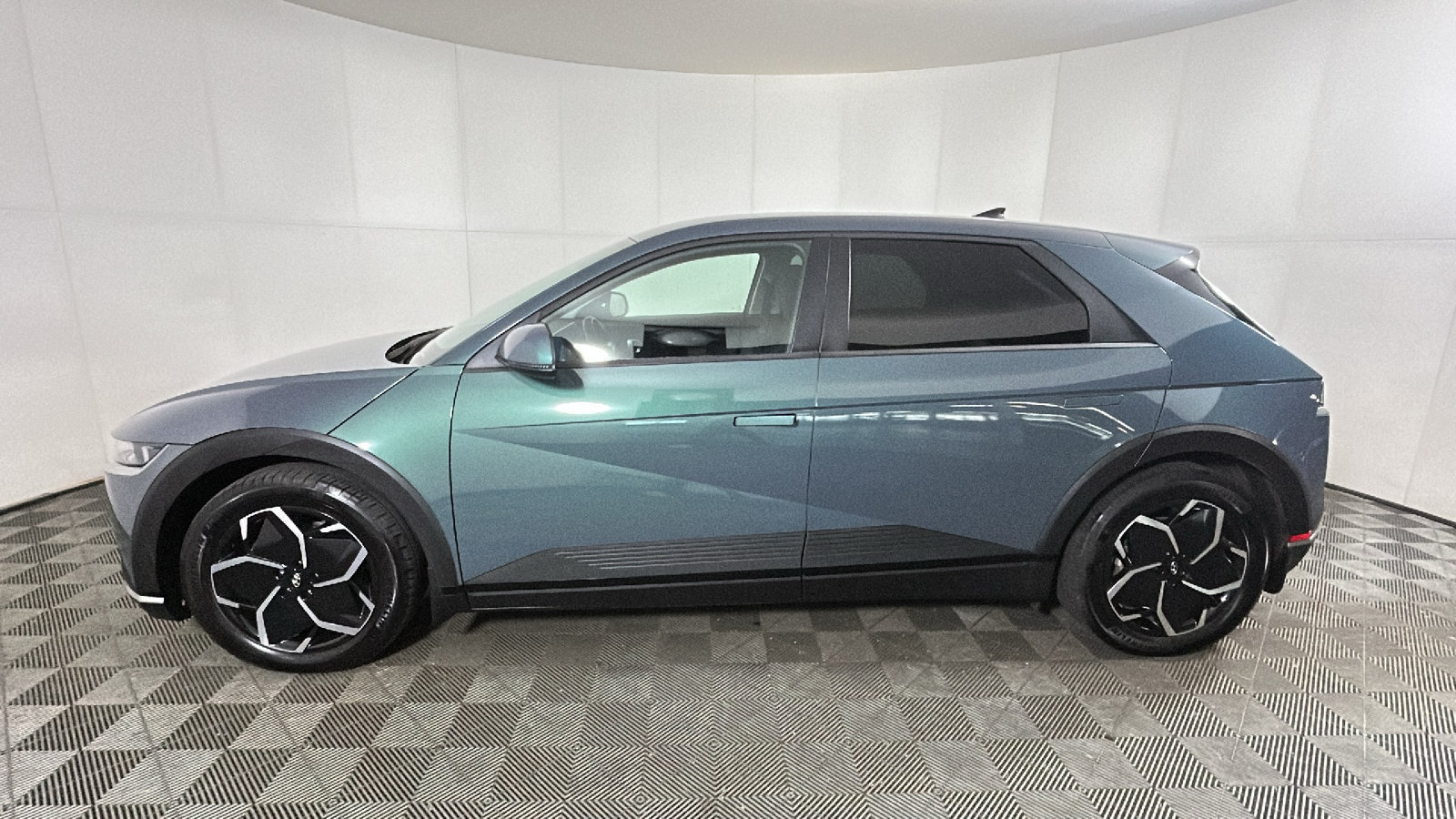 Used 2024 Hyundai Ioniq 5 SEL AWD/4WD image 7