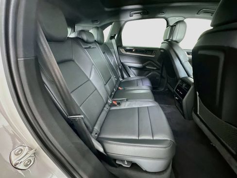 Certified 2024 Porsche Cayenne AWD/4WD image 29