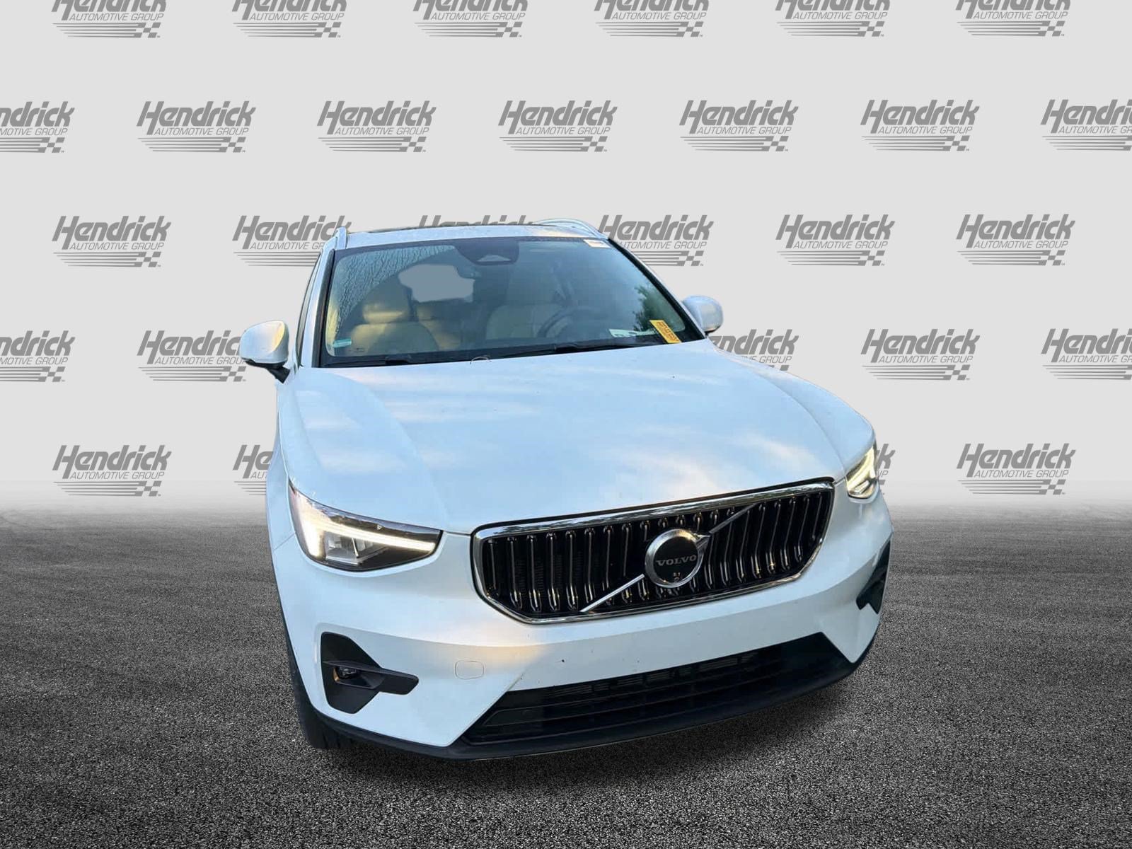 Used 2024 Volvo XC40 B5 Plus w/ Protection Package Premier AWD/4WD image 3
