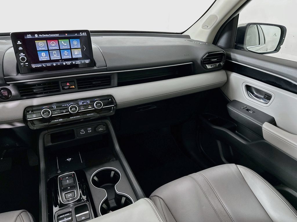 Used 2025 Honda Pilot Touring image 20