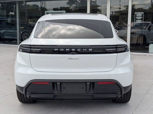 Used 2025 Porsche Macan Electric RWD image 10