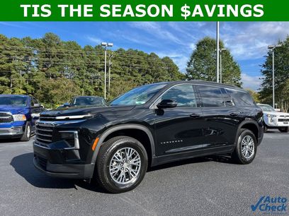 Used 2025 Chevrolet Traverse LT