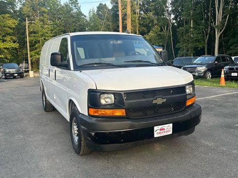 Used 2017 Chevrolet Express 2500 image 3