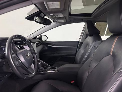 Used 2020 Toyota Camry XLE w/ Sunroof Package FWD image 19