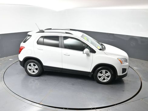 Used 2016 Chevrolet Trax LT w/ LT Convenience Package FWD image 39