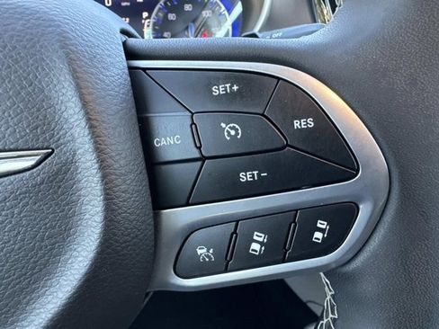 Used 2024 Chrysler Pacifica Touring-L image 22