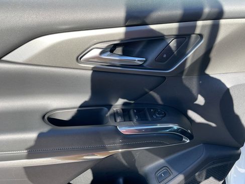 Certified 2025 Chevrolet Traverse LT image 18