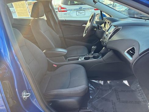 Used 2019 Chevrolet Cruze LT w/ Convenience Package image 10