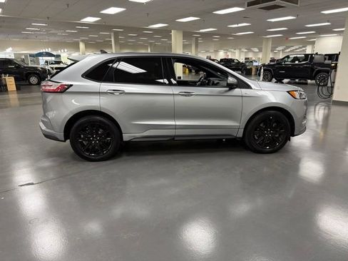 Used 2022 Ford Edge ST-Line w/ Class II Trailer Tow Package AWD/4WD image 8