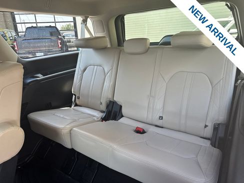 Used 2024 Ford Expedition Max Platinum AWD/4WD image 17