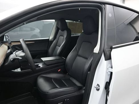 Used 2025 Tesla Model Y Long Range RWD image 7