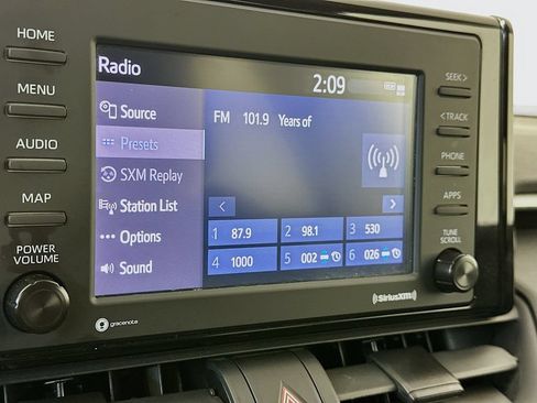 Used 2021 Toyota RAV4 XLE w/ Convenience Package AWD/4WD image 17