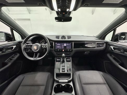 Certified 2024 Porsche Macan image 22