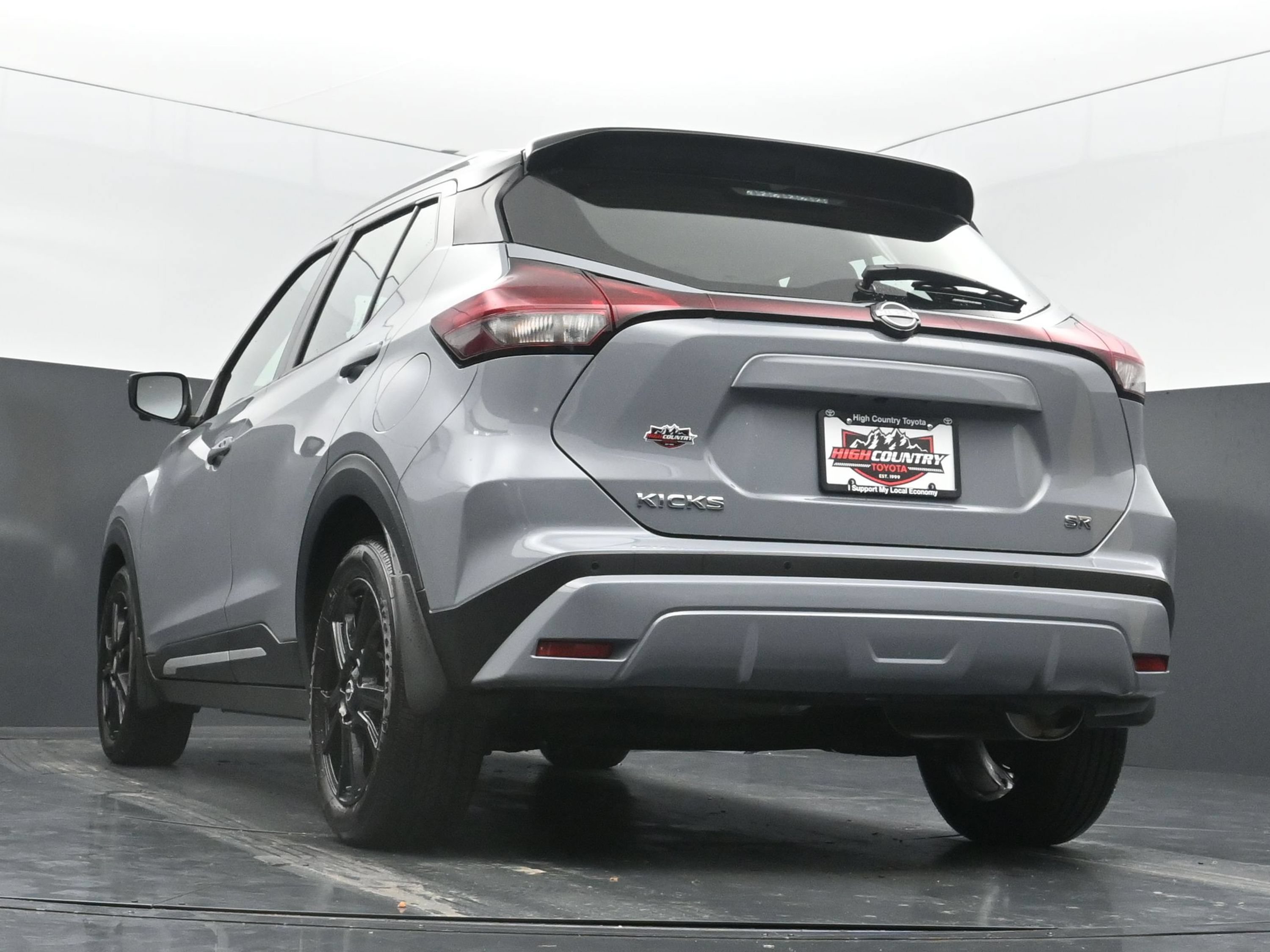 Used 2024 Nissan Kicks SR w/ SR Premium Package FWD image 38