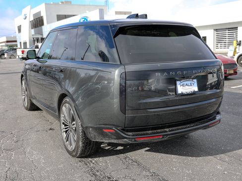 Used 2024 Land Rover Range Rover Autobiography image 8