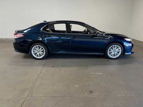 Used 2019 Toyota Camry XLE w/ Driver Assist Package FWD image 2