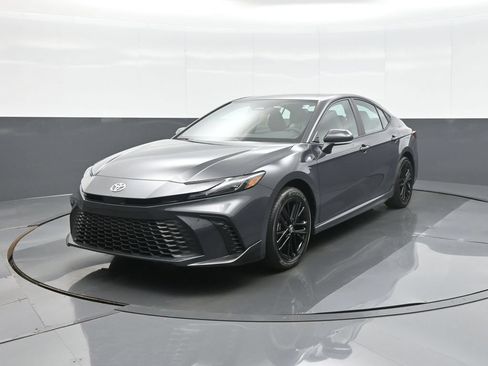 Used 2026 Toyota Camry SE AWD/4WD image 3