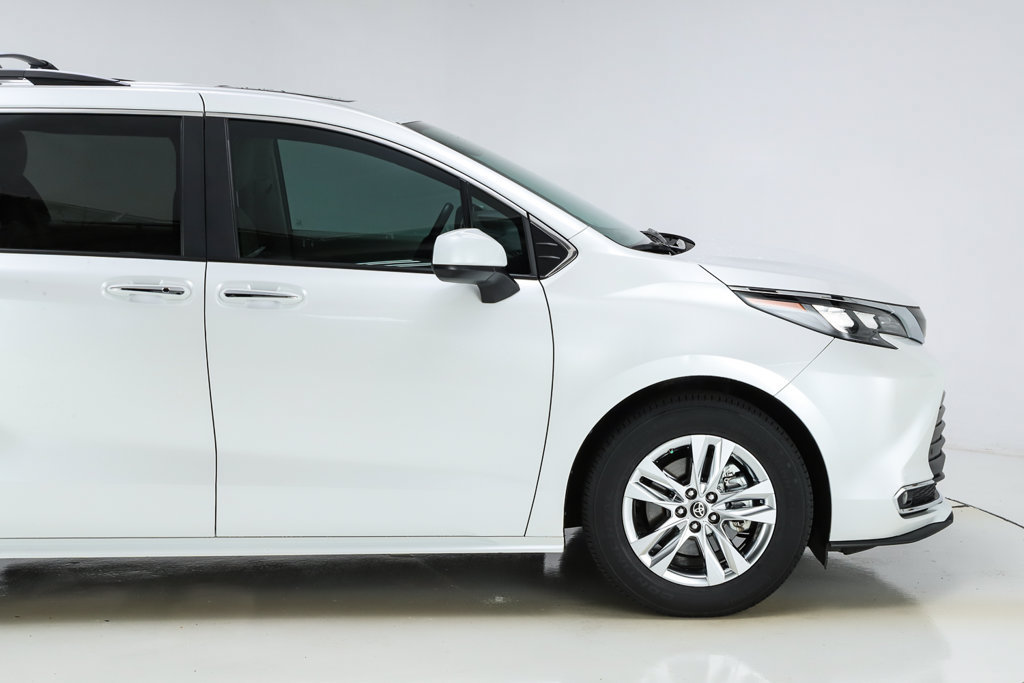 Used 2024 Toyota Sienna XLE w/ XLE Plus Package AWD/4WD image 24