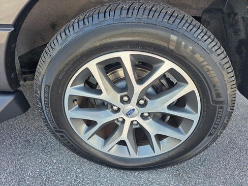 Used 2016 Ford Expedition EL XLT w/ Equipment Group 202A RWD image 21