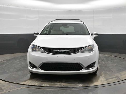 Used 2017 Chrysler Pacifica Limited w/ UConnect Theater Package image 3