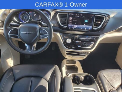 Used 2024 Chrysler Pacifica Touring-L FWD image 23