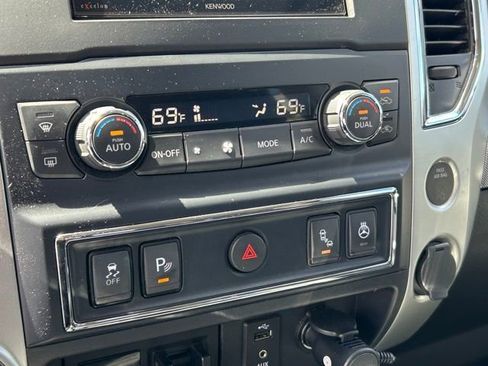 Used 2018 Nissan Titan PRO-4X w/ Pro-4x Convenience Package image 30