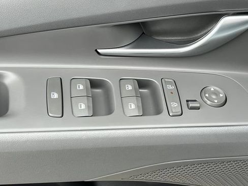 Used 2025 Hyundai Elantra SEL FWD image 14