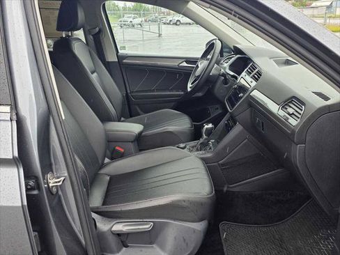 Used 2022 Volkswagen Tiguan SE AWD/4WD image 11