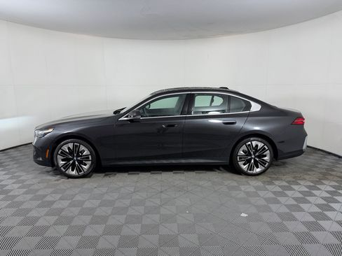 Used 2026 BMW 530i RWD image 2